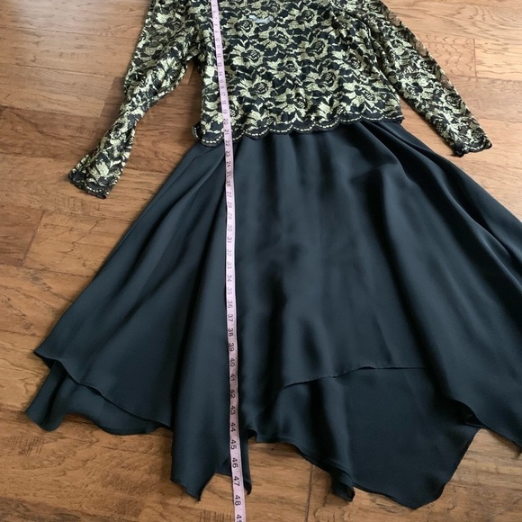 In the Moon Black and Gold Special‎ Event Dress size 8 - Picture 13 of 16